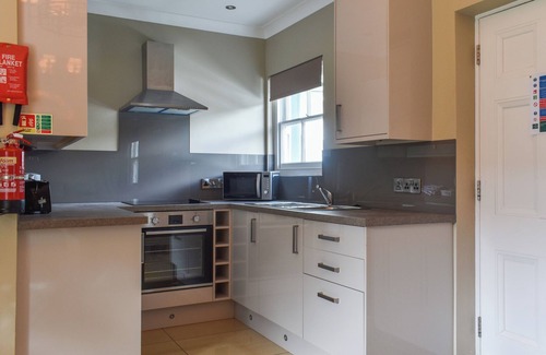Aberystwyth Apartment | Great ground floor apartment in the heart of Aberystwyth with shared hot tub.