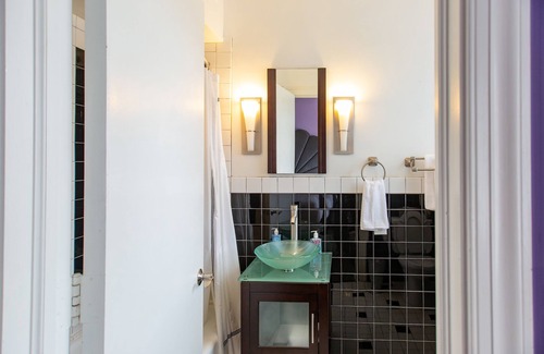 Durham Apartment | Great location 1BR suite in Durham