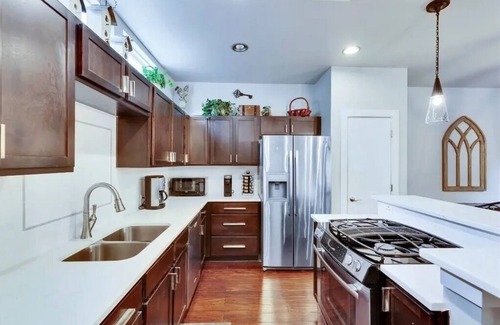Dawson House | Great location-Beautiful Austin Home-in SoCo 4BR, 3.5BA