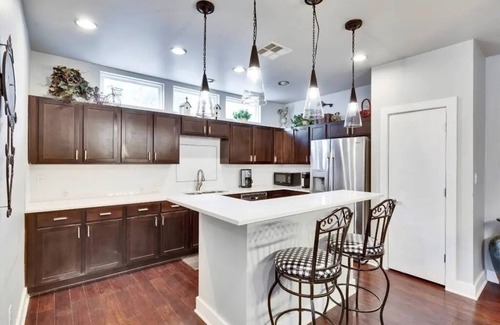 Dawson House | Great location-Beautiful Austin Home-in SoCo 4BR, 3.5BA