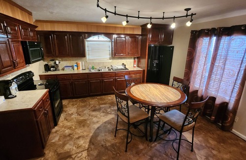 Sulphur House | Great Location in Sulphur 1/2 Mile to I-10 Exit 20 2 Beds