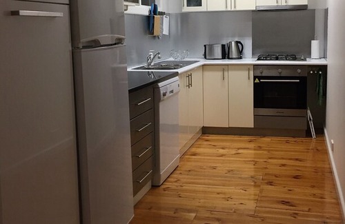 Glenelg East Apartment | Great location near Glenelg - away from the noise & traffic, but only 400m walk
