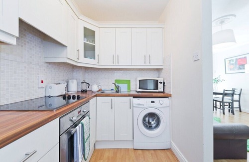 Grand Canal Dock Apartment | GREAT LOCATION NEAR TRINITY COLLEGE MERRION SQUARE