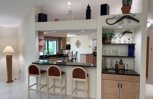 Town and River House | GREAT location near Ft Myers Beach, Sanibel, and walking distance to restaurants