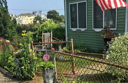 Hull House | Great Location on pond 1 minute from beautiful beach