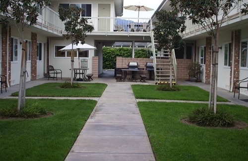 Carpinteria Condo | Great location/Steps to beautiful beach/King bed/EV charger/parking