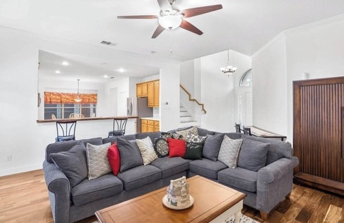 The Colony House | Great location/Top reviews. Plano/Frisco area