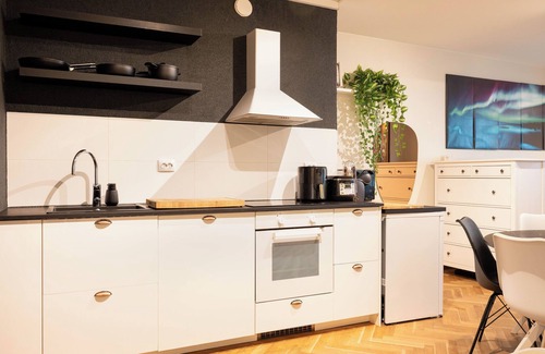 Kallio Apartment | Great location/transport/amenities. 1-8 people FREE CONTINENTAL BREAKFAST & WIFI