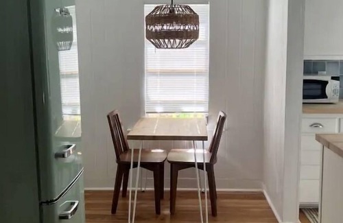 Harbordale Cottage | Great Location! 1 Bed 1 Bath Valencia Cottage Sleeps up to 4