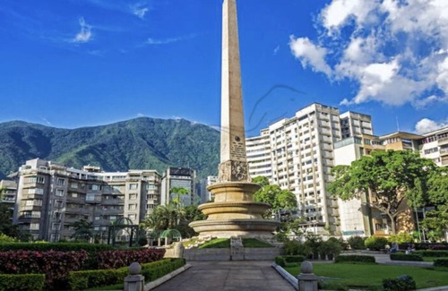Chacao Apartment | Great location with double height ceilings Palos Grandes