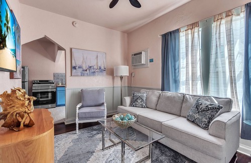 Gulfport Condo | 🌴Great Location☀Walk To Beach🐬Casa Al Mare #1🐠Historic Charm! Pet Friendly