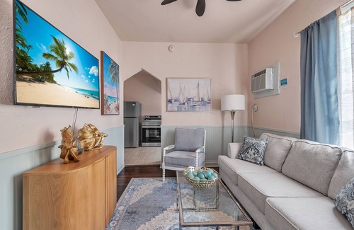 Gulfport Condo | 🌴Great Location☀Walk To Beach🐬Casa Al Mare #1🐠Historic Charm! Pet Friendly