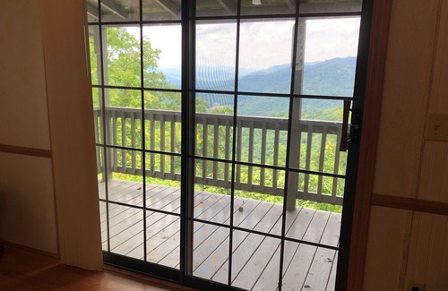 Whittier Cabin | Great Mountain Views near Cherokee and Bryson City, NC w/1 BR, grill, & firepit