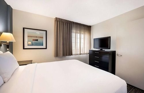 North Mountain Hotel | Great Phoenix Glendale Stay! 3 Spacious Units w/Private Kitchen, Hot Tub