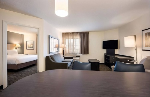 North Mountain Hotel | Great Phoenix Glendale Stay! 3 Spacious Units w/Private Kitchen, Hot Tub