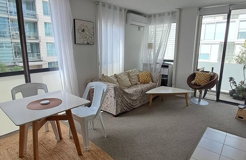 Auckland Central Business District Apartment | Great pool, central location + free carpark, e-scooter & free bikes available
