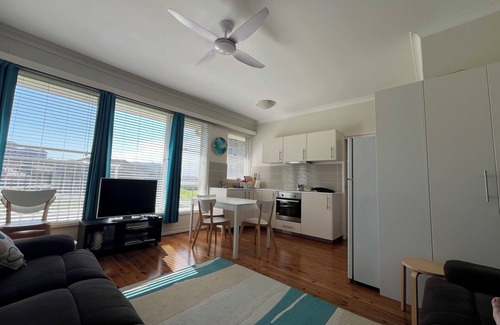 The Entrance Apartment | Great position! Across the road to the beach and a short stroll into town!