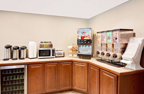 Traverse City House | Great Relaxing Overnight Stay in Knights Inn Traverse City! Free Parking, Pool