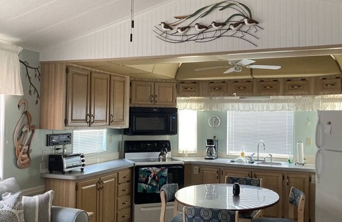Braden River House | Great resort in Sarasota. Pool, Hot Tub, Pickleball - Weekly/Monthly Discount!
