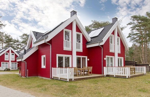 Glowe House | Great vacation home with infrared sauna, fireplace and south-facing terrace - 700 m to the beach! -
