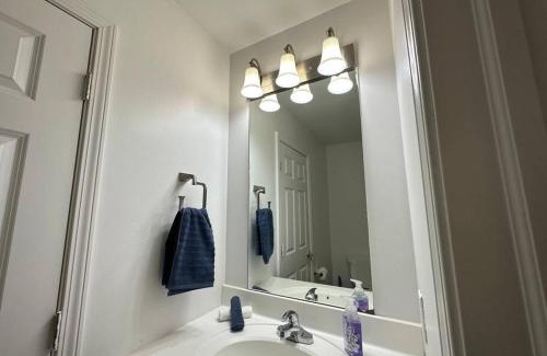 Stockade Historic District Apartment | Great Value Close to Proctors Gorgeous Townhouse