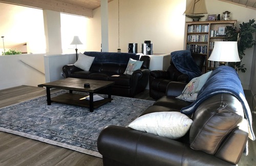 Bodega Bay House | Great Views-1/4 mile walk to beach/Hot tub/Backs to First Fairway on Gull Drive