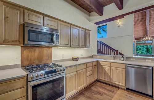 Snowmass Village House | Great Views! Minutes to Snowmass Village! Large Fire Pit. 5 Bedrooms & 5 Baths!