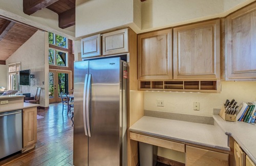 Snowmass Village House | Great Views! Minutes to Snowmass Village! Large Fire Pit. 5 Bedrooms & 5 Baths!
