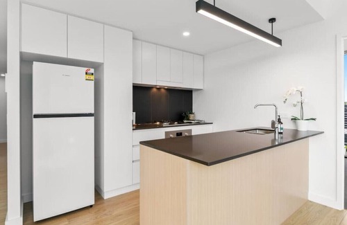 South Brisbane Apartment | Great Views, Pool, High Level Boutique Apt with Carpark