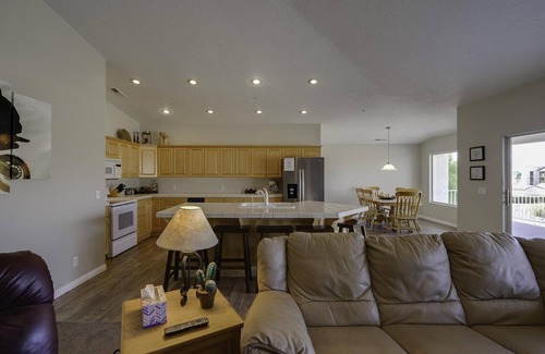St. George Condo | GREATEST PLACE ON EARTH! AFTER DISNEYLAND OF COURSE- ACCESS TO 6 POOLS!