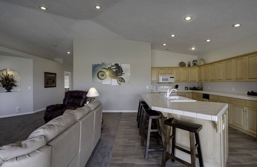 St. George Condo | GREATEST PLACE ON EARTH! AFTER DISNEYLAND OF COURSE- ACCESS TO 6 POOLS!