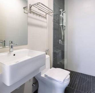 George Town Apartment | Greatview 2BR Infinity Pool & EasyAccess to Town 13