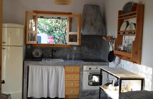 Stegna Cottage | Greek cottage in a quiete privet garden close to the beach.