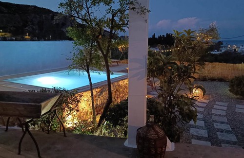 Stegna Cottage | Greek cottage in a quiete privet garden close to the beach.
