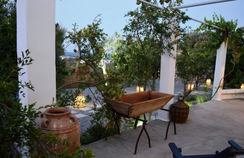 Stegna Cottage | Greek cottage in a quiete privet garden close to the beach.