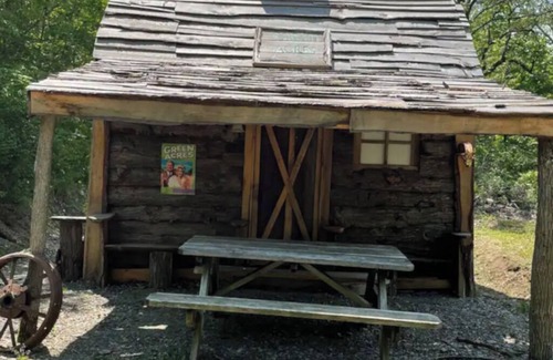 Town of Sempronius Cabin | Green Acres Cabin at Turn Back Time - Reconnect with Nature