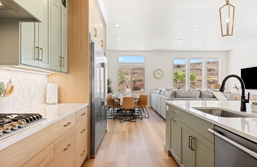 St. George House | Green Acres: Desert Color Lagoon + Beaches