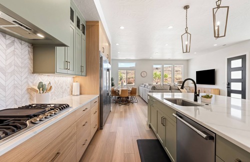St. George House | Green Acres: Desert Color Lagoon + Beaches