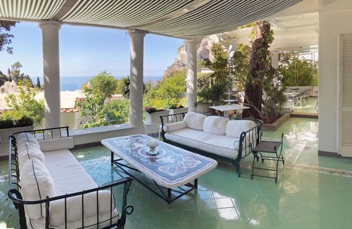 Marina Piccola Villa | Green Coral - 1950's Luxury Villa