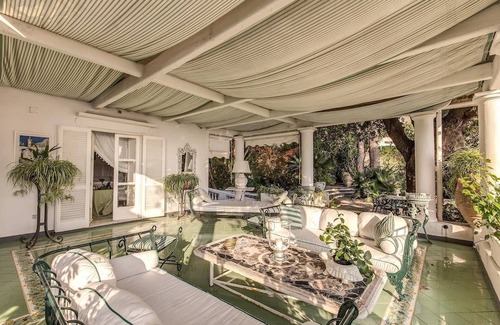 Marina Piccola Villa | Green Coral - 1950's Luxury Villa