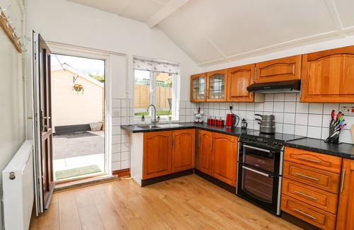 Pant-y-Dwr Cottage | GREEN COTTAGE, pet friendly, character holiday cottage in Rhayader