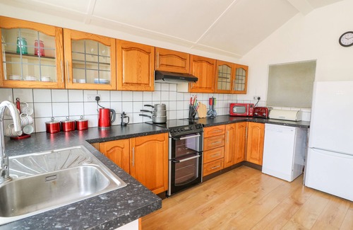 Pant-y-Dwr Cottage | GREEN COTTAGE, pet friendly, character holiday cottage in Rhayader