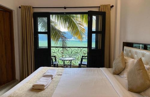 Candolim Hotel | Green Field View