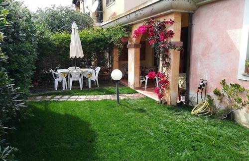 Maddalenedda Villa | Green House - relaxing cottage surrounded by greenery, near the sea and Cagliari