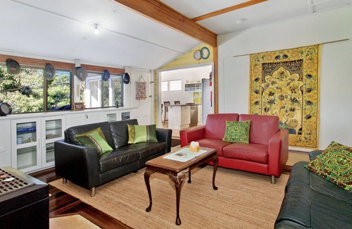 North Haven House | Green Mango-3 bedroom beach cottage with large yard and deck