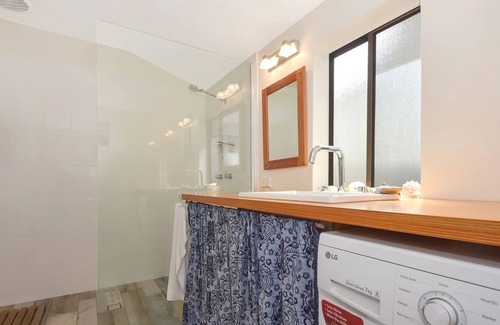 North Haven House | Green Mango-3 bedroom beach cottage with large yard and deck