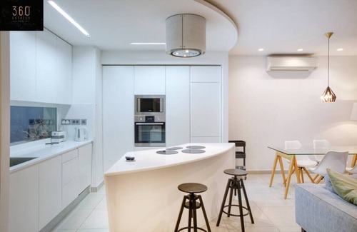 Il-Balluta Apartment | Green Oasis: Home with Breathtaking View w/parking