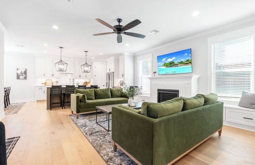 Waco House | Green Retreat on Proctor - 3.5 Bathrooms