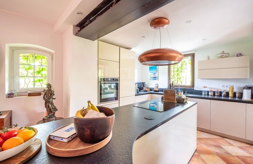 Le Mourillon Villa | Green setting at Cap Brun (Toulon, Var) Villa with spa pool close to beaches.