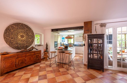 Le Mourillon Villa | Green setting at Cap Brun (Toulon, Var) Villa with spa pool close to beaches.